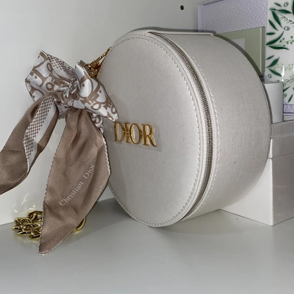 Dior reposhing this